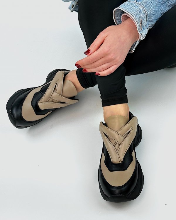 Фото: Футуристические кроссы из 100% кожи с велкро-липучкой. Купить со скидкой 26%.